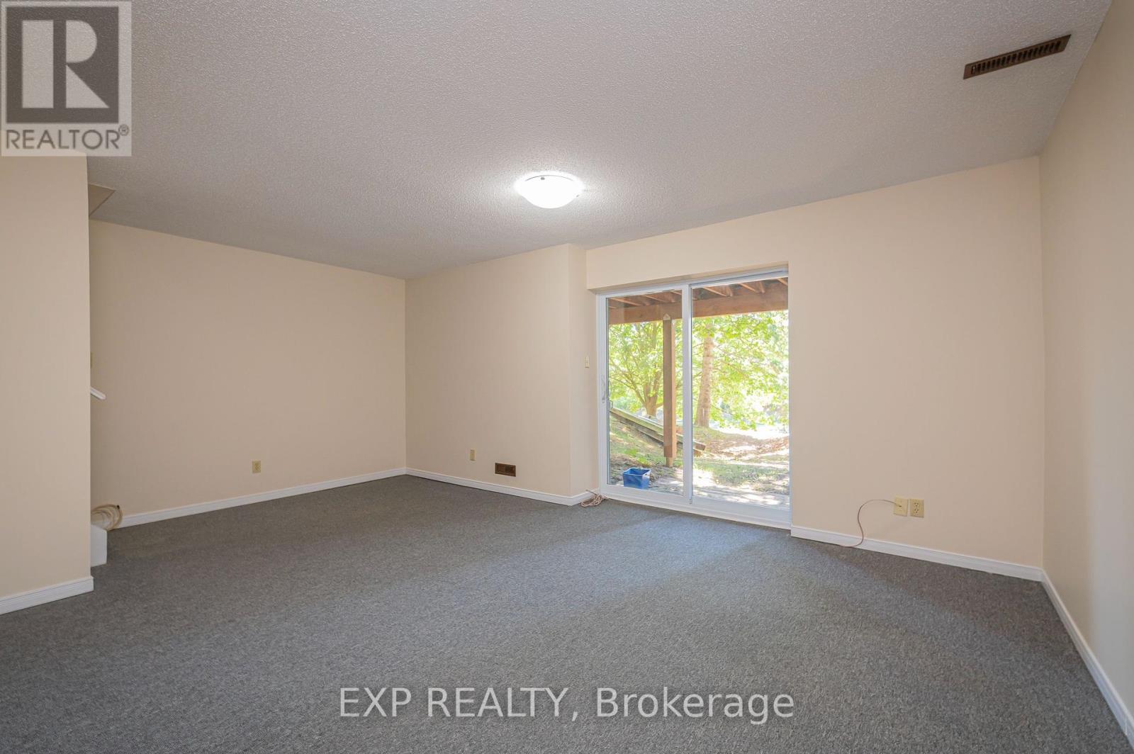 8 - 250 Keats Way, Waterloo, Ontario  N2L 6J5 - Photo 28 - X12451908