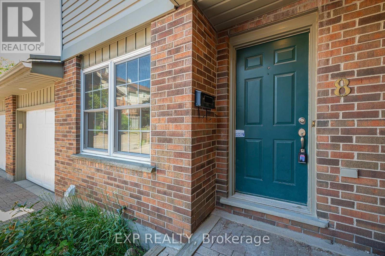 8 - 250 Keats Way, Waterloo, Ontario  N2L 6J5 - Photo 4 - X12451908