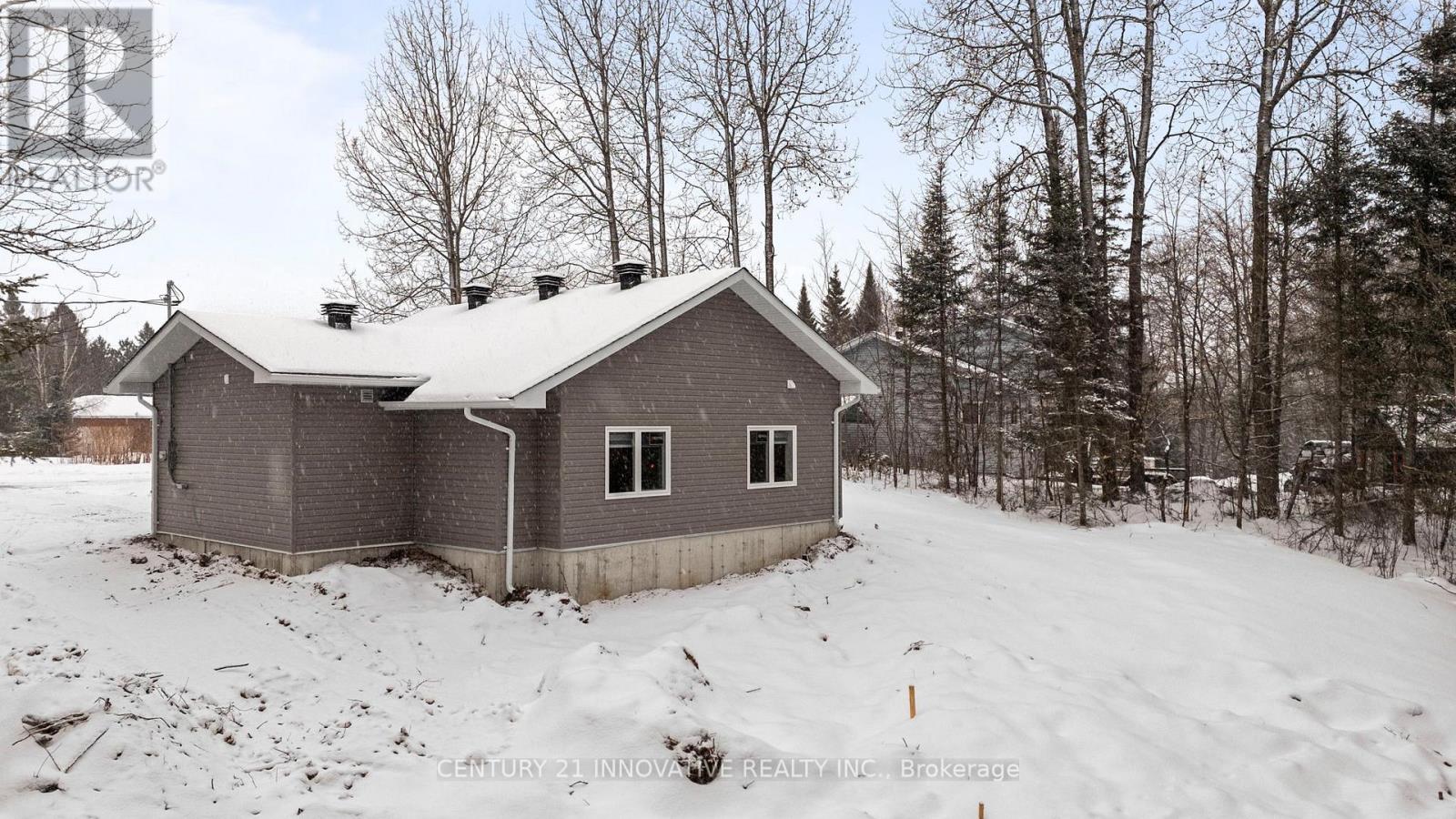 15 Grant Court, South River, Ontario  P0A 1X0 - Photo 2 - X12451929