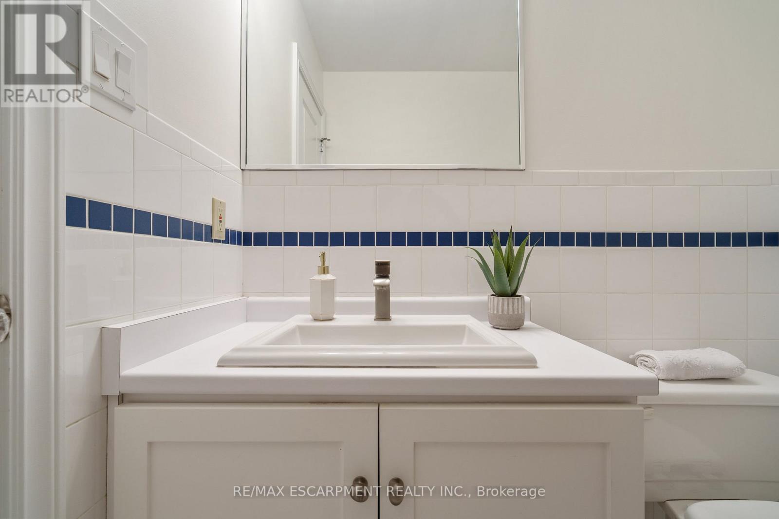 43 Glenayr Street, Hamilton (Gilkson), Ontario  L9C 7J2 - Photo 25 - X12451930