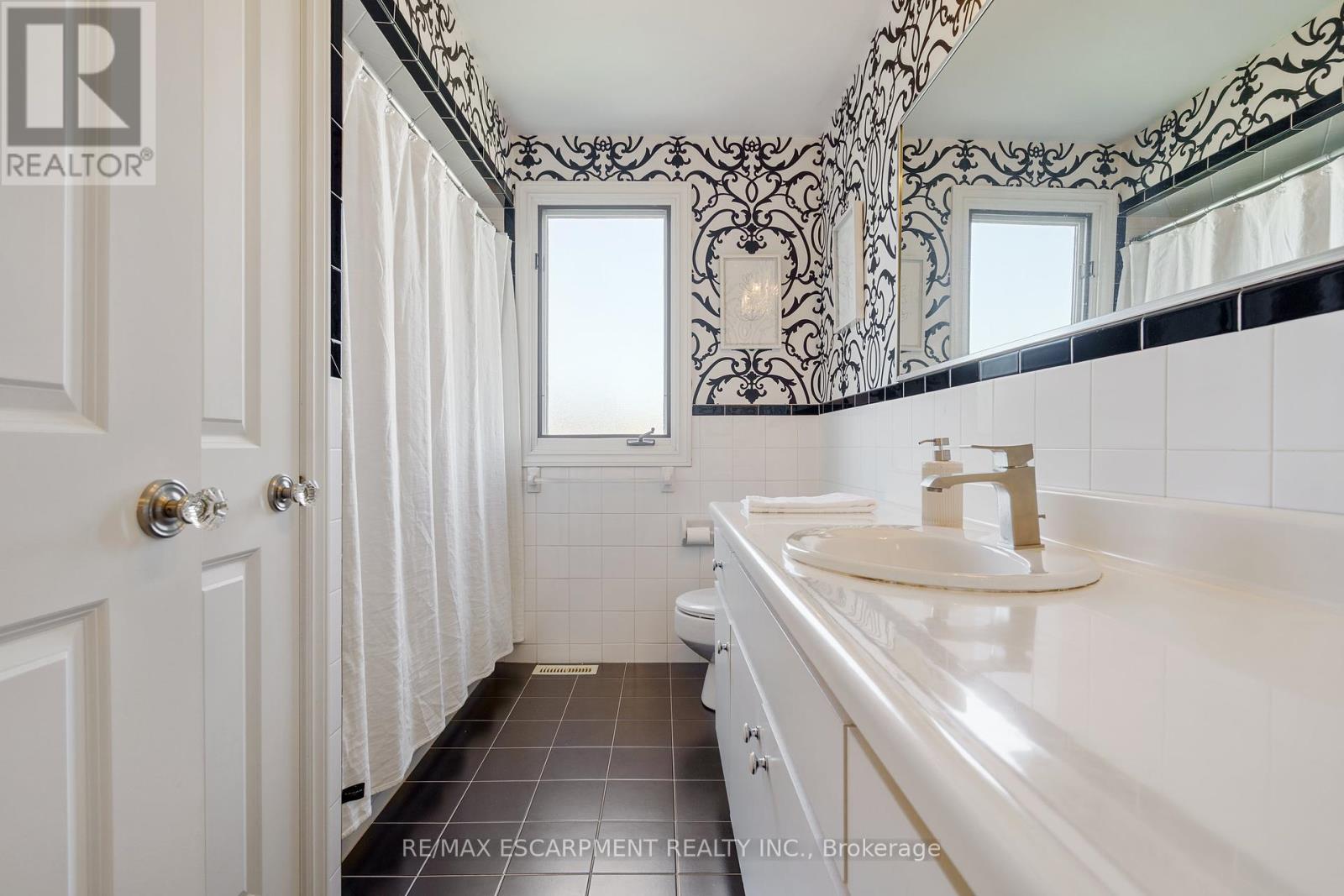 43 Glenayr Street, Hamilton (Gilkson), Ontario  L9C 7J2 - Photo 40 - X12451930