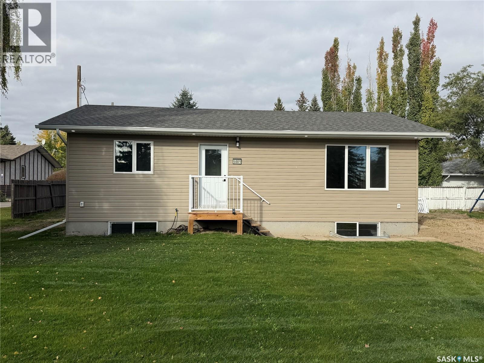 5001 Neufeld Avenue, Waldheim, Saskatchewan  S0K 4R0 - Photo 1 - SK020343