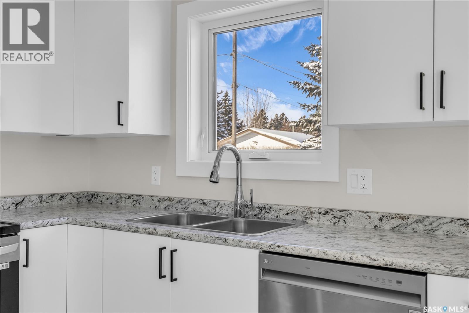 5001 Neufeld Avenue, Waldheim, Saskatchewan  S0K 4R0 - Photo 3 - SK020343