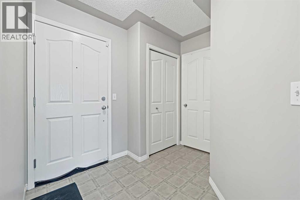 212, 369 Rocky Vista Park Nw, Calgary, Alberta  T3G 5K7 - Photo 3 - A2262870