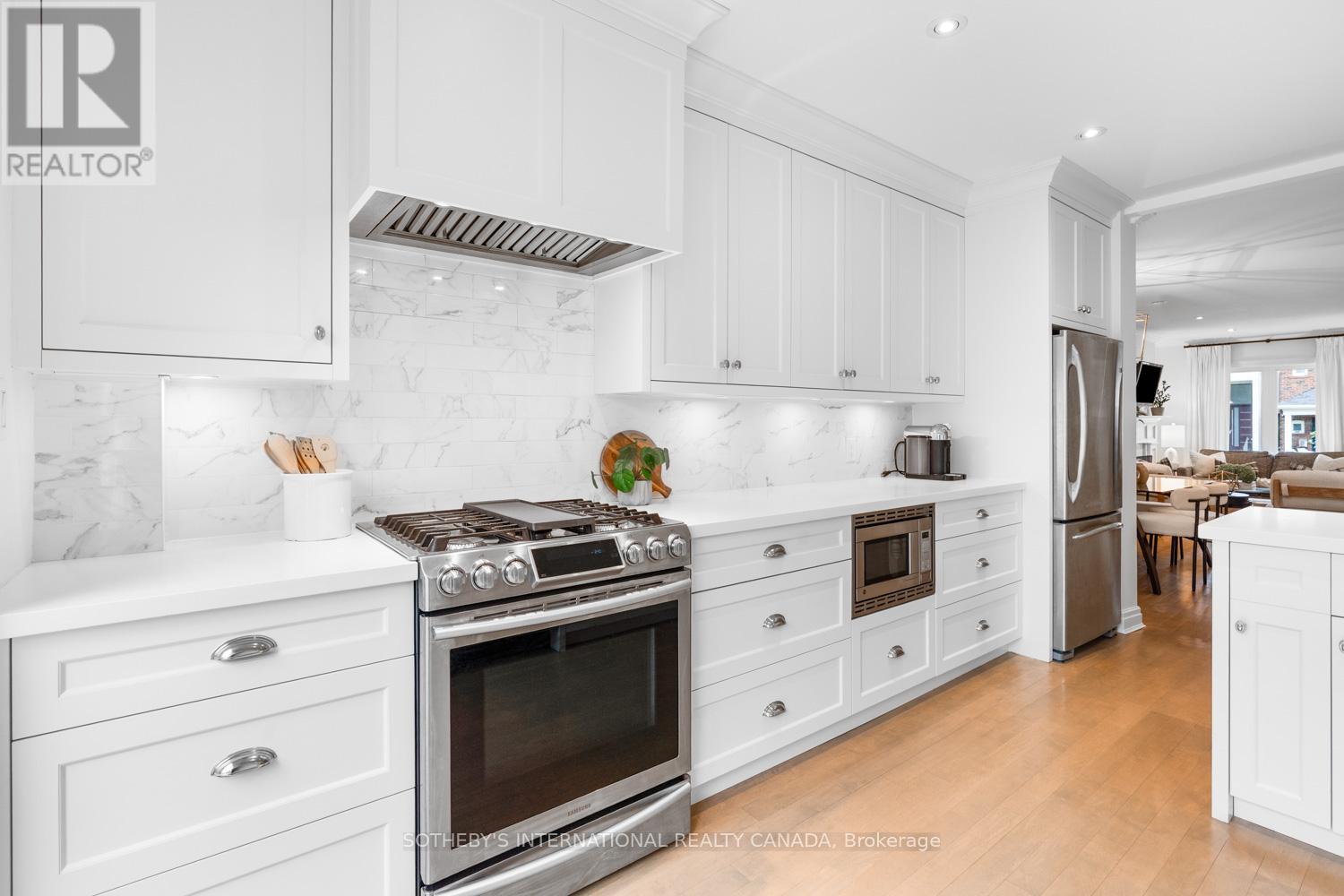 251 Bowood Avenue, Toronto (Lawrence Park North), Ontario  M4N 1Y7 - Photo 4 - C12452008