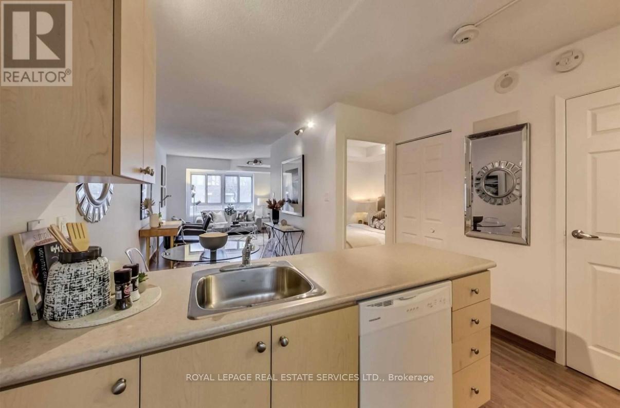 208 - 15 Maplewood Avenue, Toronto, Ontario  M6C 4B4 - Photo 10 - C12452015
