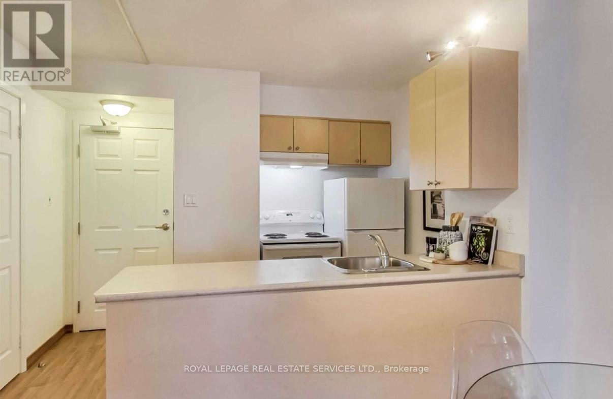 208 - 15 Maplewood Avenue, Toronto, Ontario  M6C 4B4 - Photo 13 - C12452015