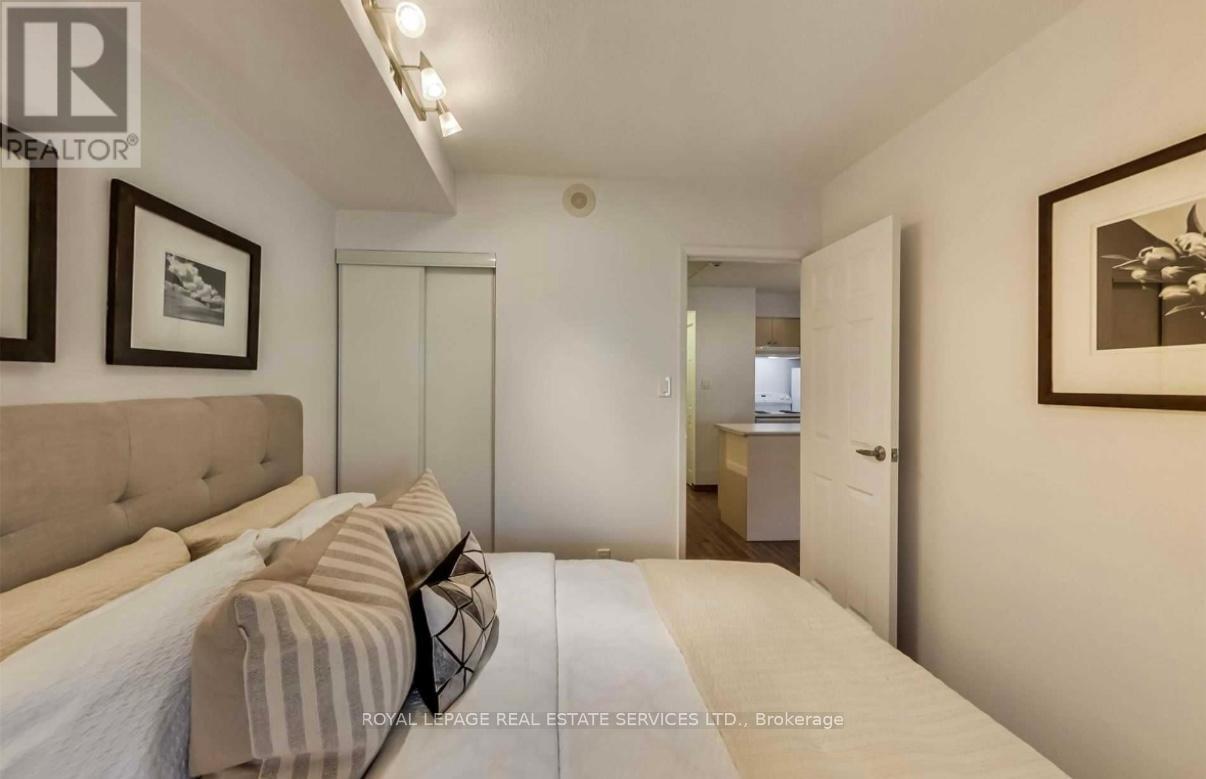 208 - 15 Maplewood Avenue, Toronto, Ontario  M6C 4B4 - Photo 16 - C12452015
