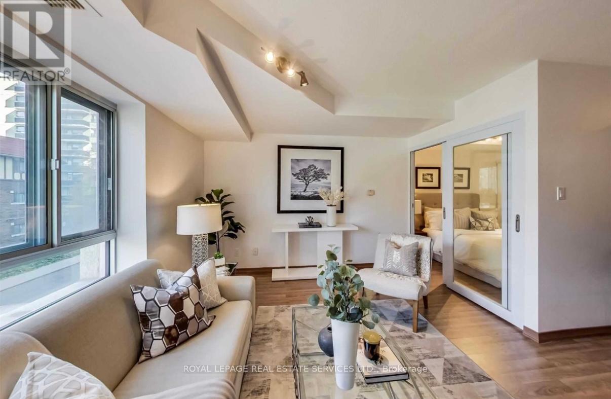 208 - 15 Maplewood Avenue, Toronto, Ontario  M6C 4B4 - Photo 4 - C12452015