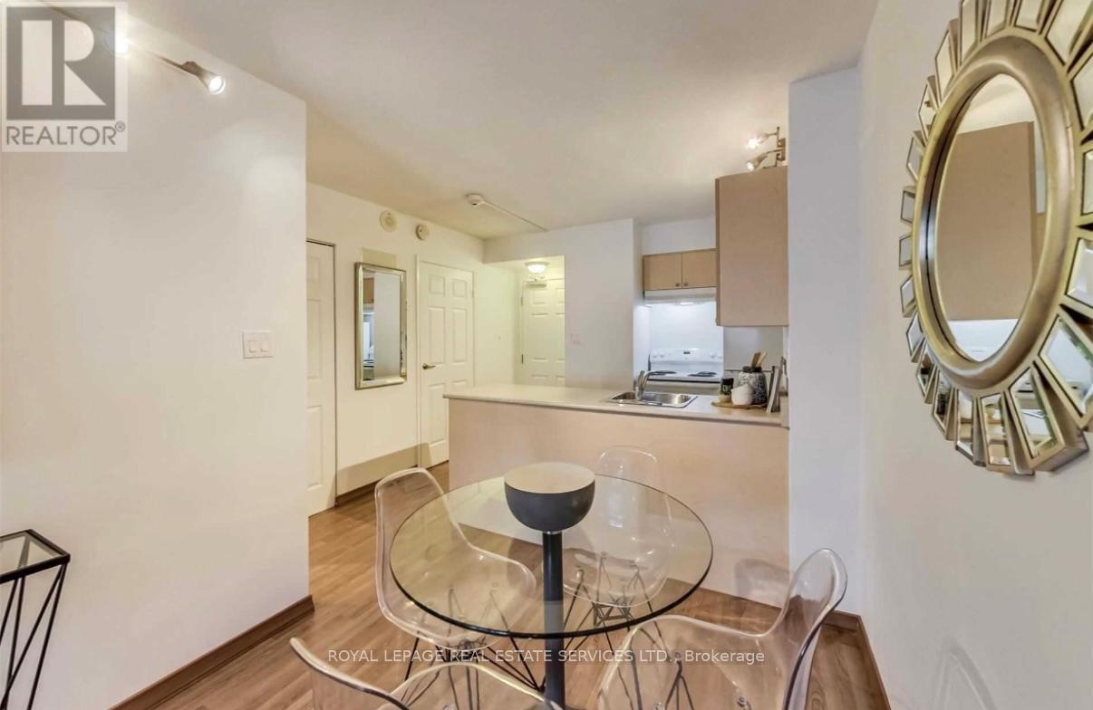 208 - 15 Maplewood Avenue, Toronto, Ontario  M6C 4B4 - Photo 7 - C12452015