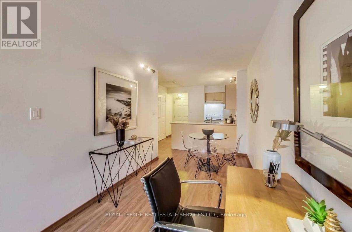 208 - 15 Maplewood Avenue, Toronto, Ontario  M6C 4B4 - Photo 8 - C12452015