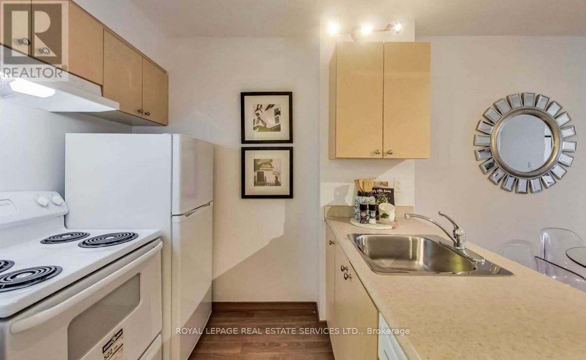 208 - 15 Maplewood Avenue, Toronto, Ontario  M6C 4B4 - Photo 9 - C12452015