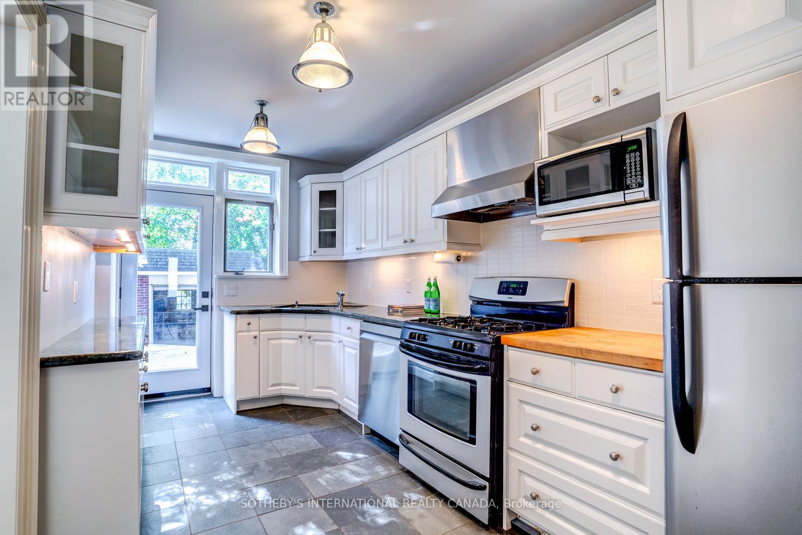 117 Deloraine Avenue, Toronto, Ontario  M5M 2B1 - Photo 10 - C12452025