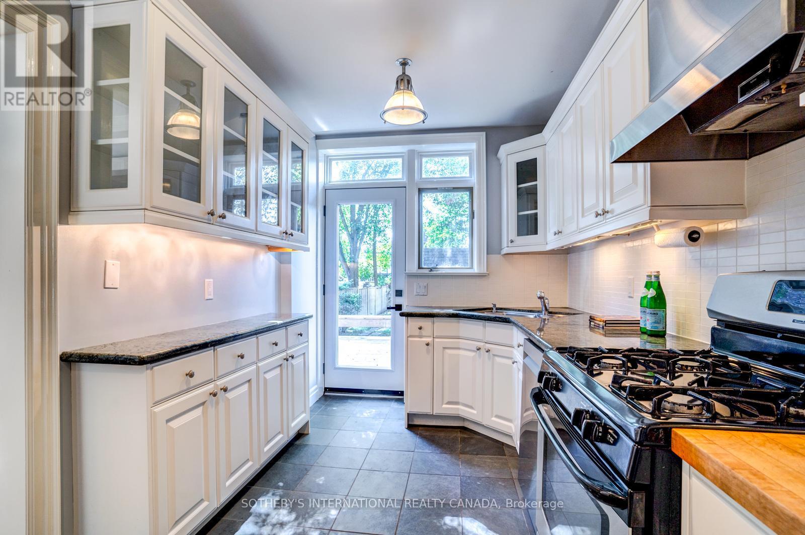117 Deloraine Avenue, Toronto, Ontario  M5M 2B1 - Photo 11 - C12452025