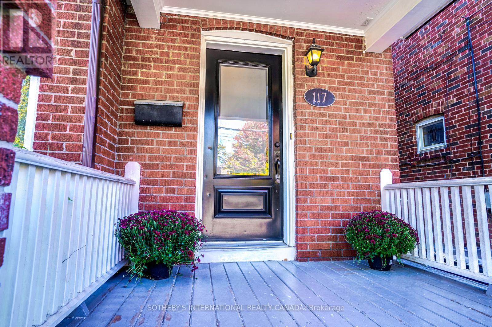 117 Deloraine Avenue, Toronto, Ontario  M5M 2B1 - Photo 3 - C12452025