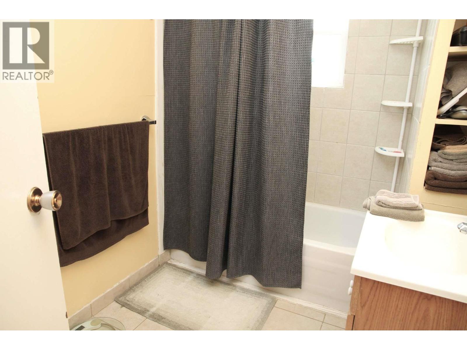 900 Cornwall Crescent, Dawson Creek, British Columbia  V1G 1N9 - Photo 2 - 10365330
