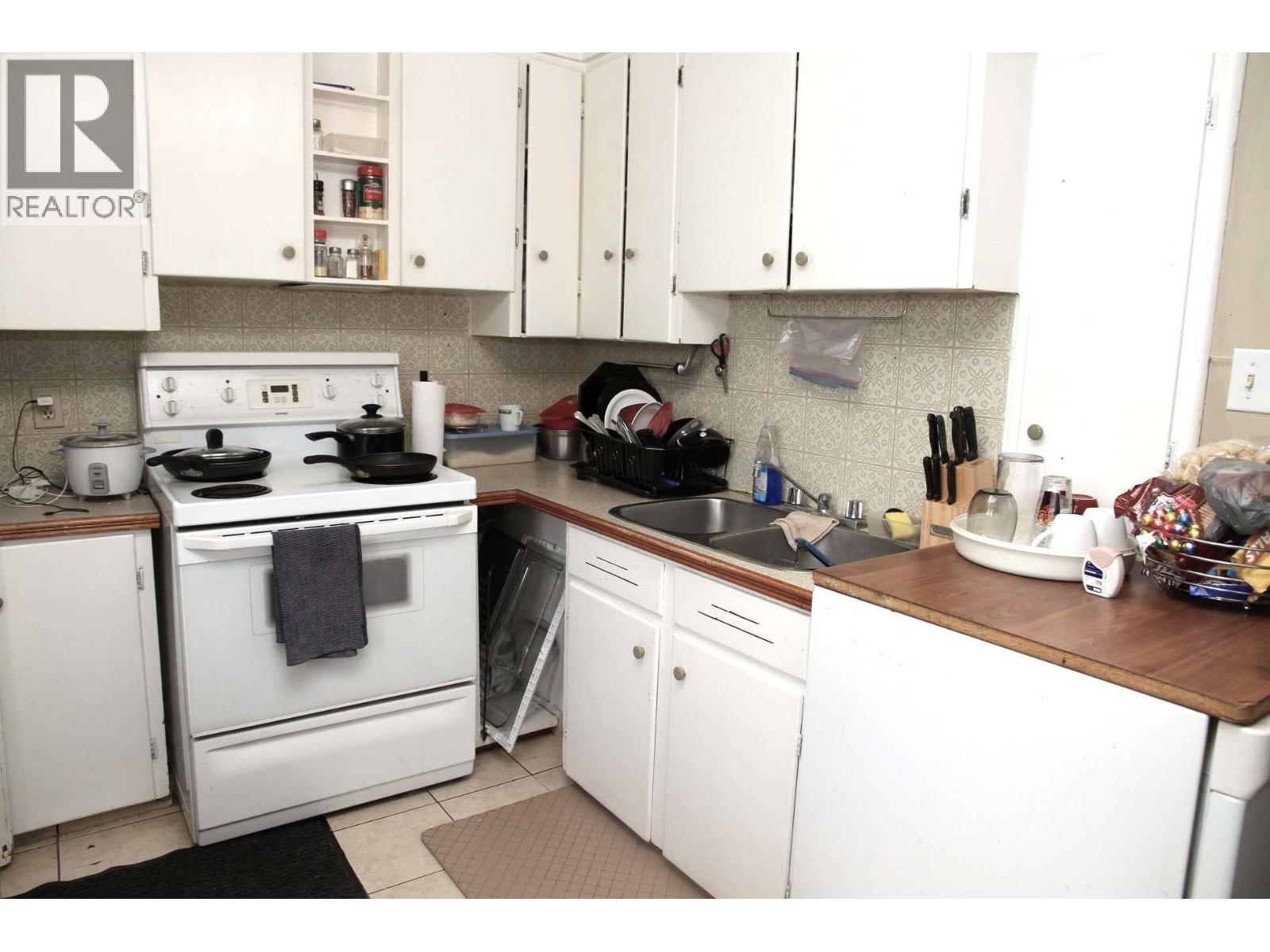 900 Cornwall Crescent, Dawson Creek, British Columbia  V1G 1N9 - Photo 3 - 10365330