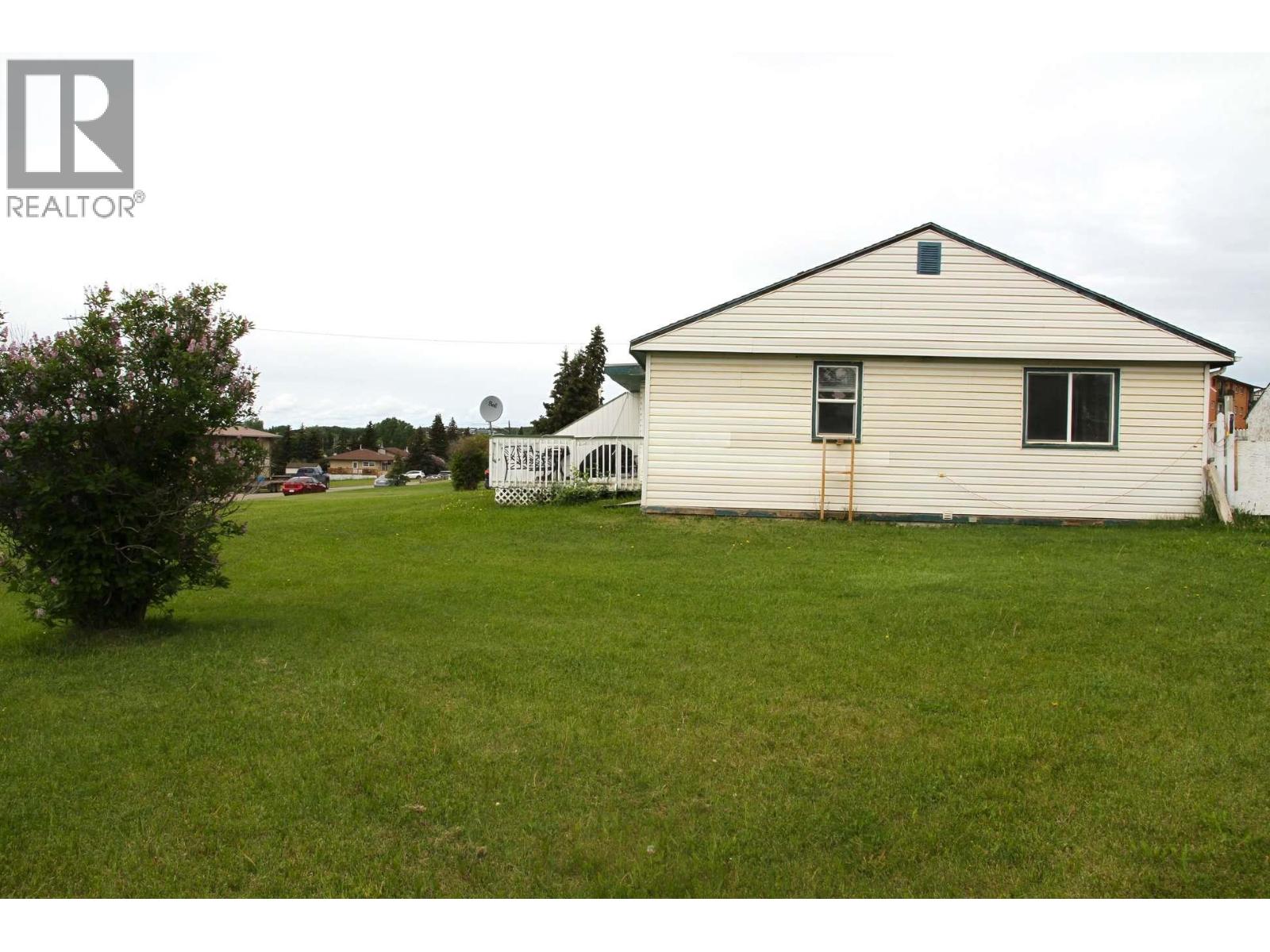 900 Cornwall Crescent, Dawson Creek, British Columbia  V1G 1N9 - Photo 4 - 10365330