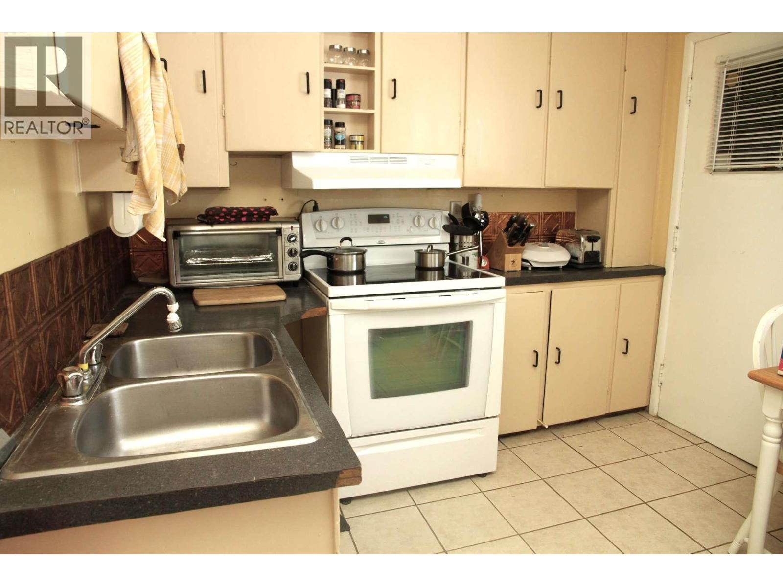 900 Cornwall Crescent, Dawson Creek, British Columbia  V1G 1N9 - Photo 5 - 10365330