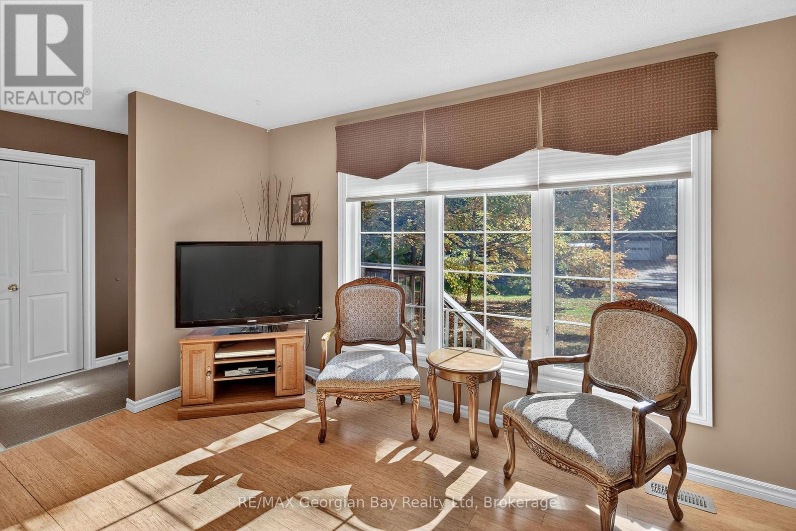 56 Becketts Side Road, Tay, Ontario  L0K 2C0 - Photo 4 - S12452072