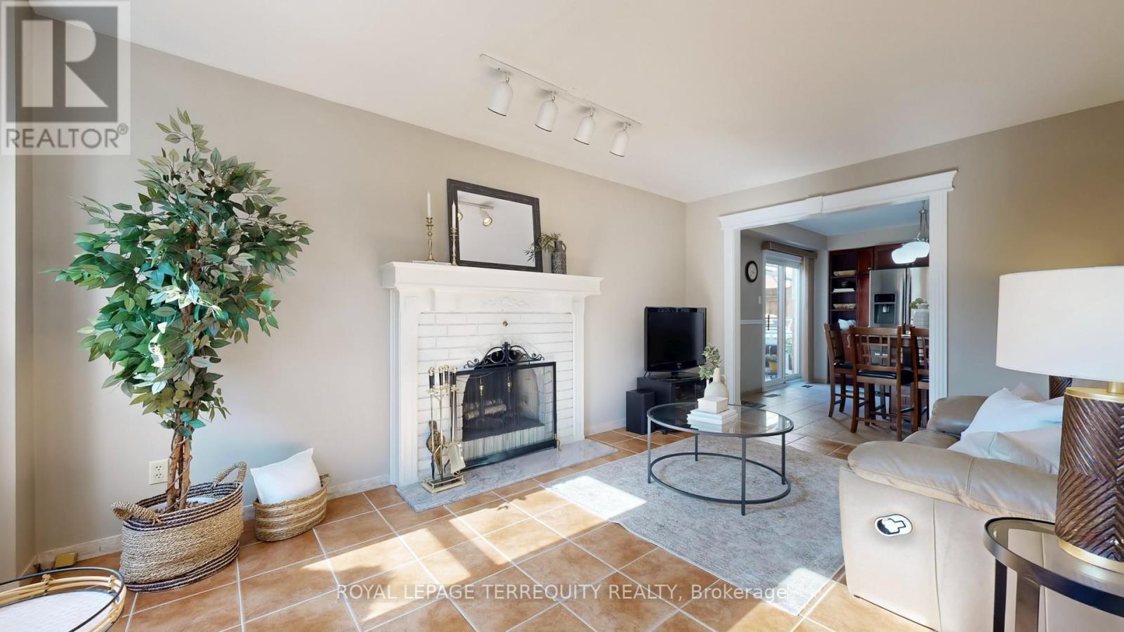 61 Jason Drive, Whitby, Ontario  L1R 1L1 - Photo 4 - E12451967