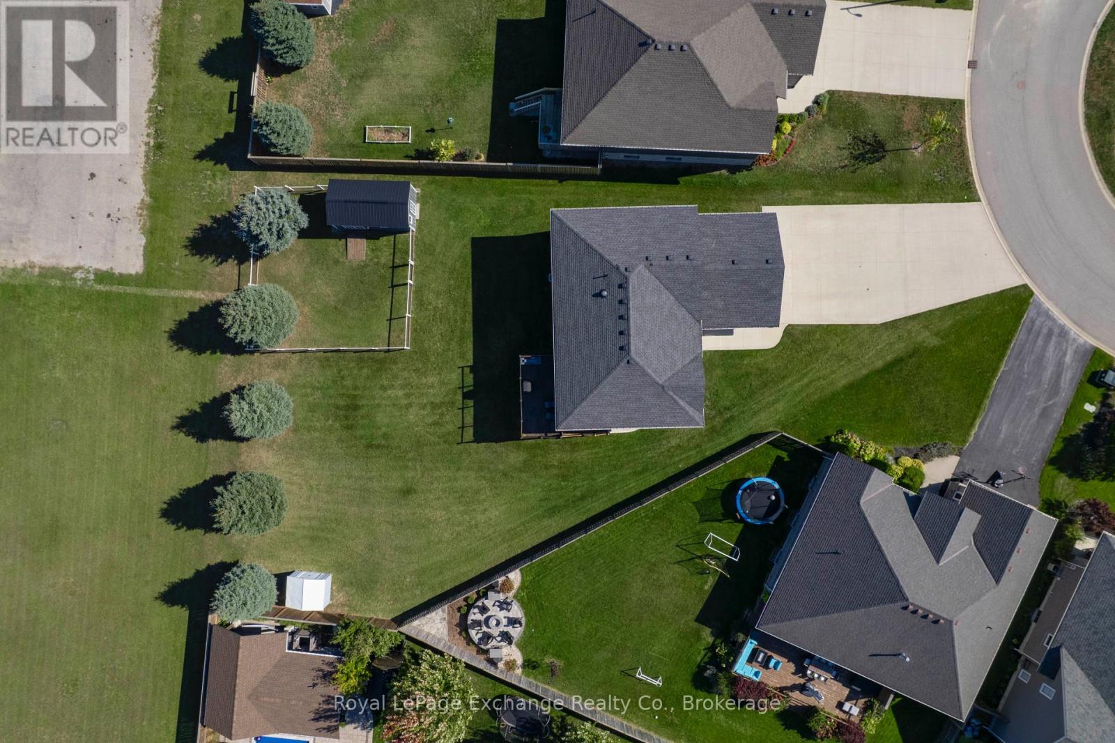 54 Lakefield Drive, Kincardine, Ontario  N2Z 0C9 - Photo 2 - X12452042