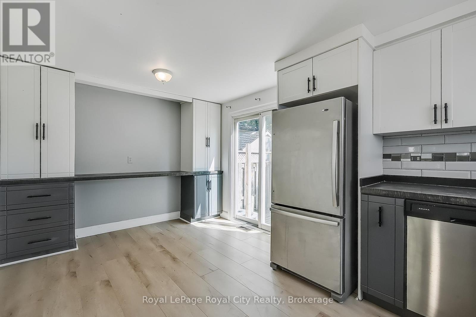 19 Leacock Avenue, Guelph (Grange Road), Ontario  N1E 6P9 - Photo 6 - X12452049