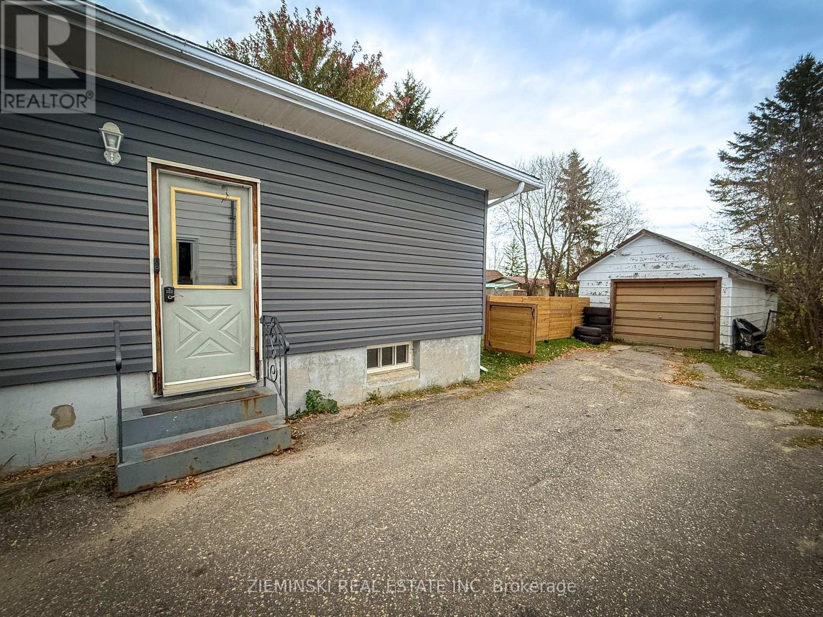 910 Victoria Road, Iroquois Falls, Ontario  P0K 1G0 - Photo 17 - T12452046