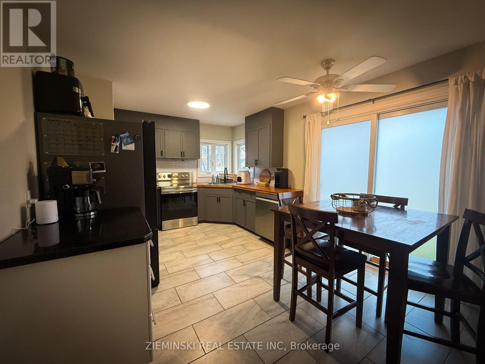 910 Victoria Road, Iroquois Falls, Ontario  P0K 1G0 - Photo 3 - T12452046