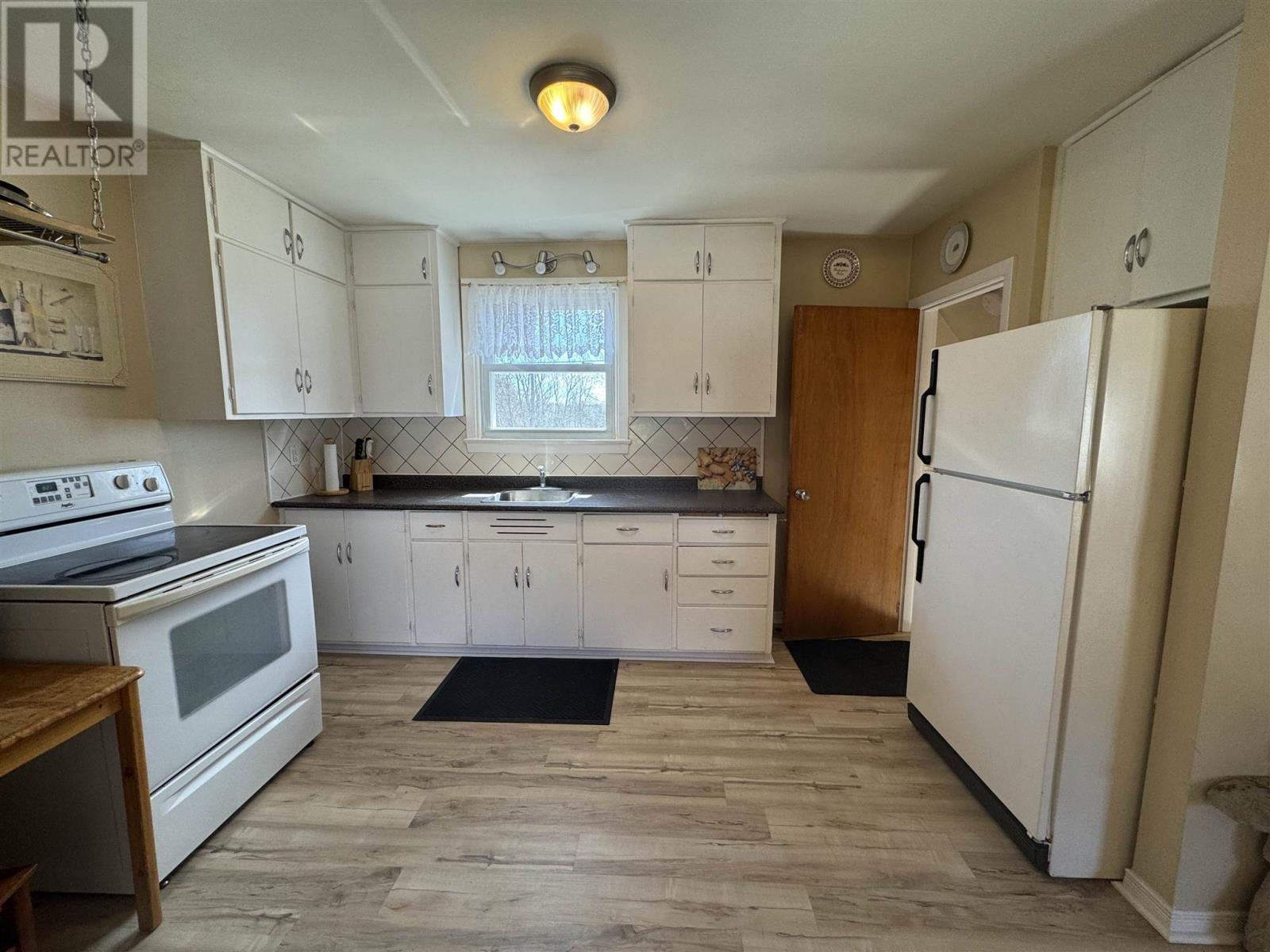 18 Sandpiper Ave, Manitouwadge, Ontario  P0T 2C0 - Photo 14 - TB252331