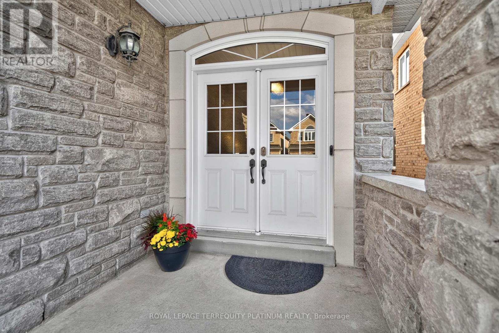 9 Maraca Drive, Richmond Hill, Ontario  L4S 0A3 - Photo 2 - N12451953