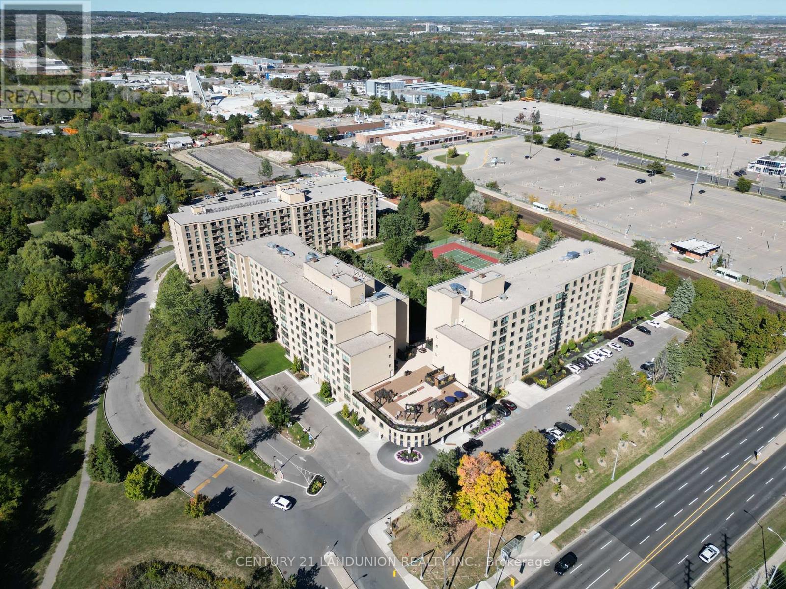 619 - 326 Major Mackenzie Drive E, Richmond Hill, Ontario  L4C 8T4 - Photo 1 - N12451955