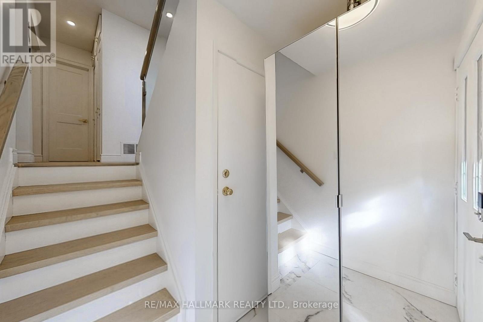 6 Wiles Court, Aurora, Ontario  L4G 3N5 - Photo 17 - N12451990