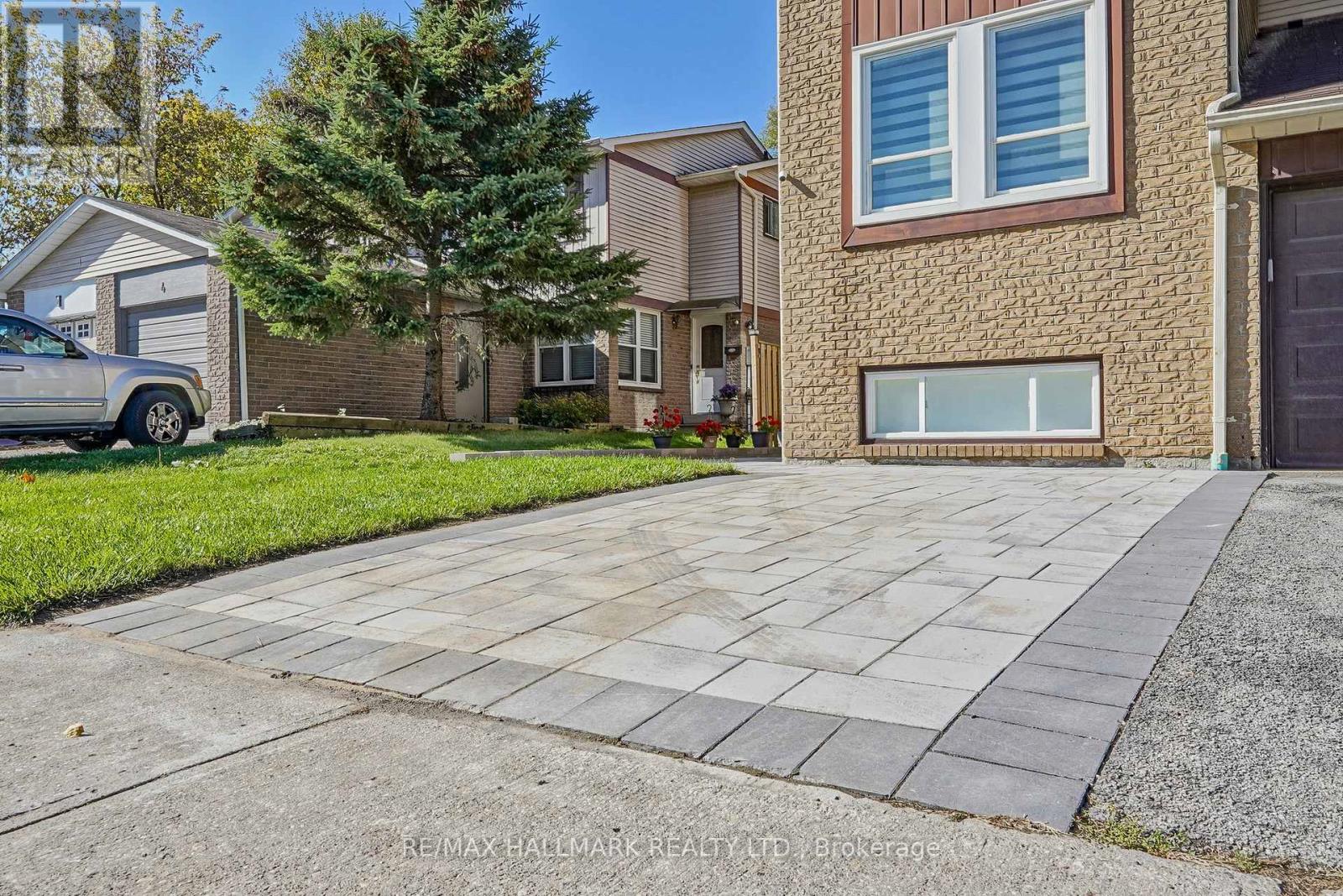 6 Wiles Court, Aurora, Ontario  L4G 3N5 - Photo 3 - N12451990