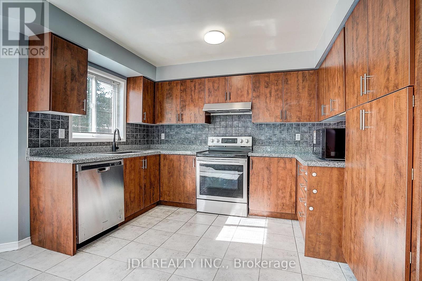 1187 Leslie Drive, Innisfil, Ontario  L9S 2A9 - Photo 15 - N12451991