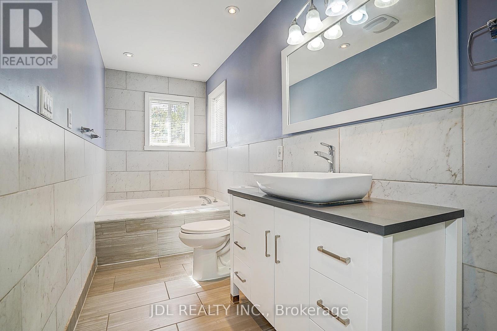 1187 Leslie Drive, Innisfil, Ontario  L9S 2A9 - Photo 21 - N12451991