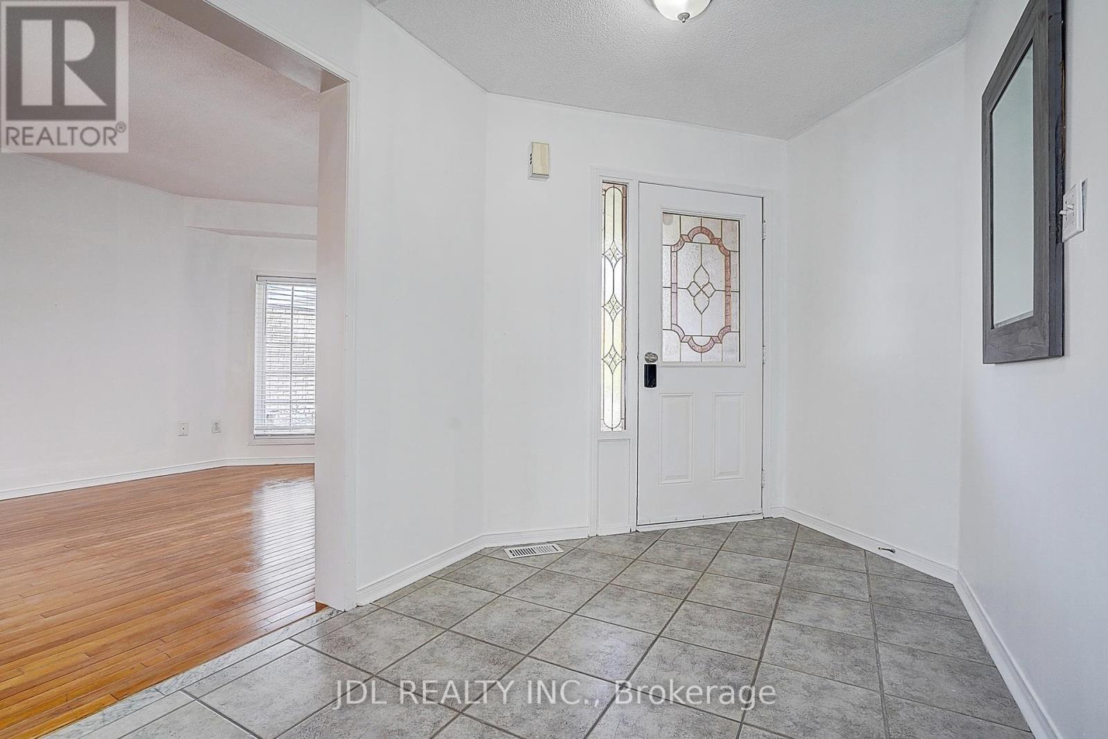 1187 Leslie Drive, Innisfil, Ontario  L9S 2A9 - Photo 5 - N12451991