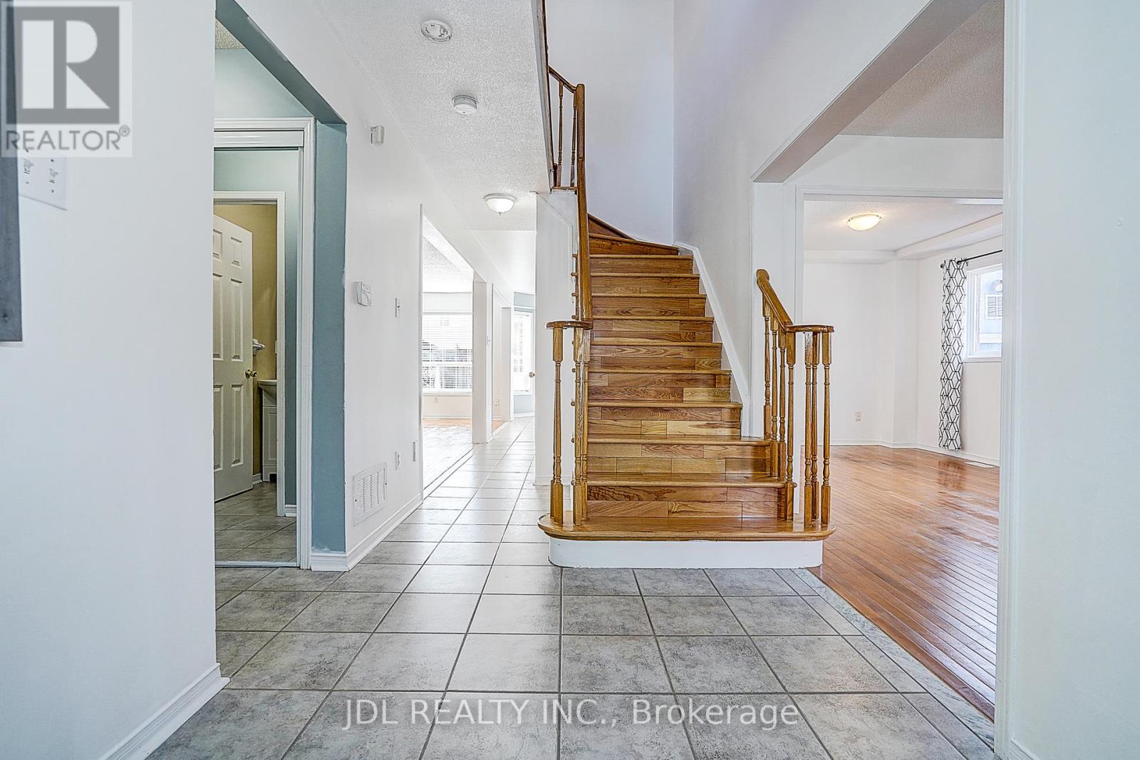 1187 Leslie Drive, Innisfil, Ontario  L9S 2A9 - Photo 6 - N12451991