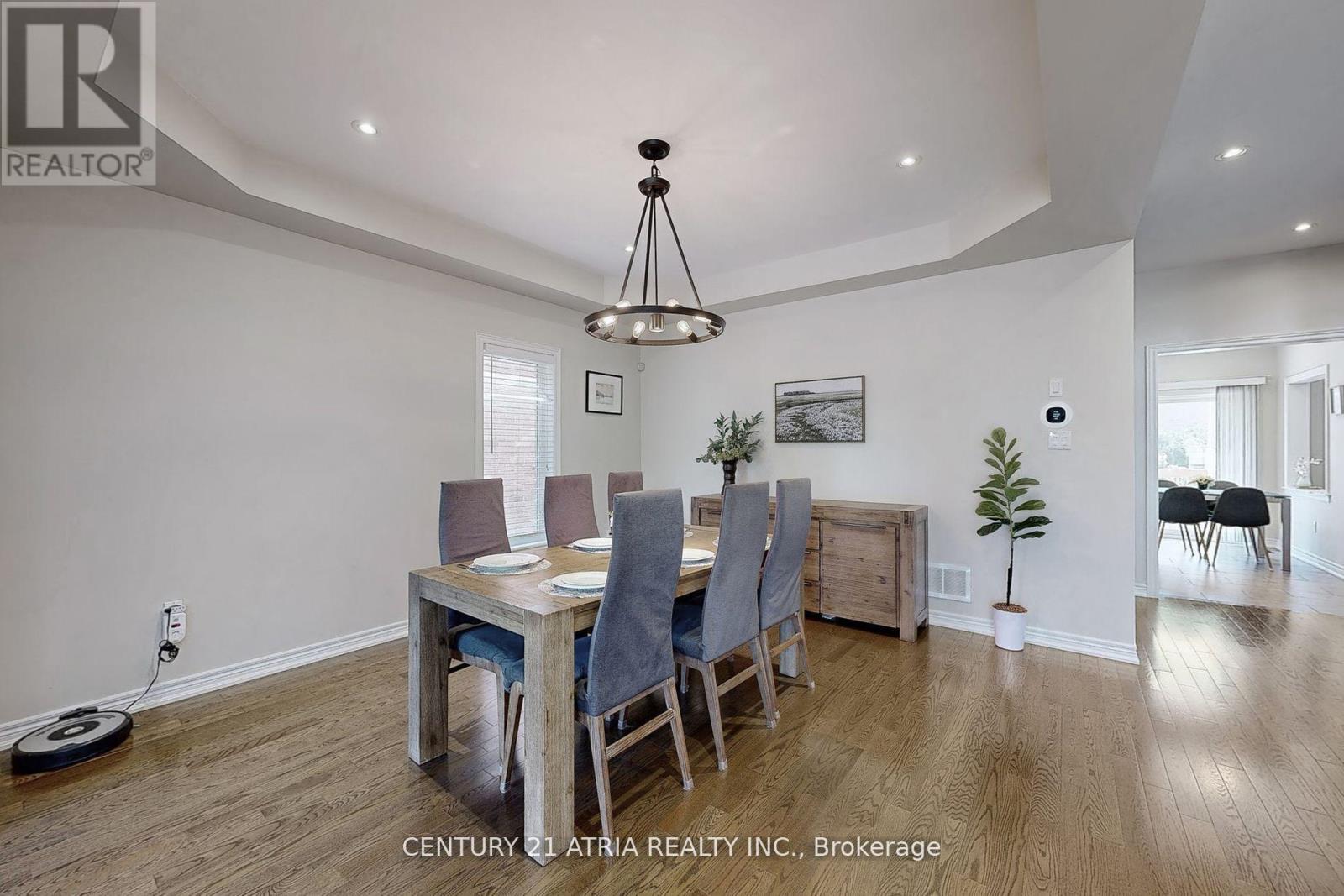 24 Gannett Drive, Richmond Hill, Ontario  L4E 0E9 - Photo 4 - N12451999