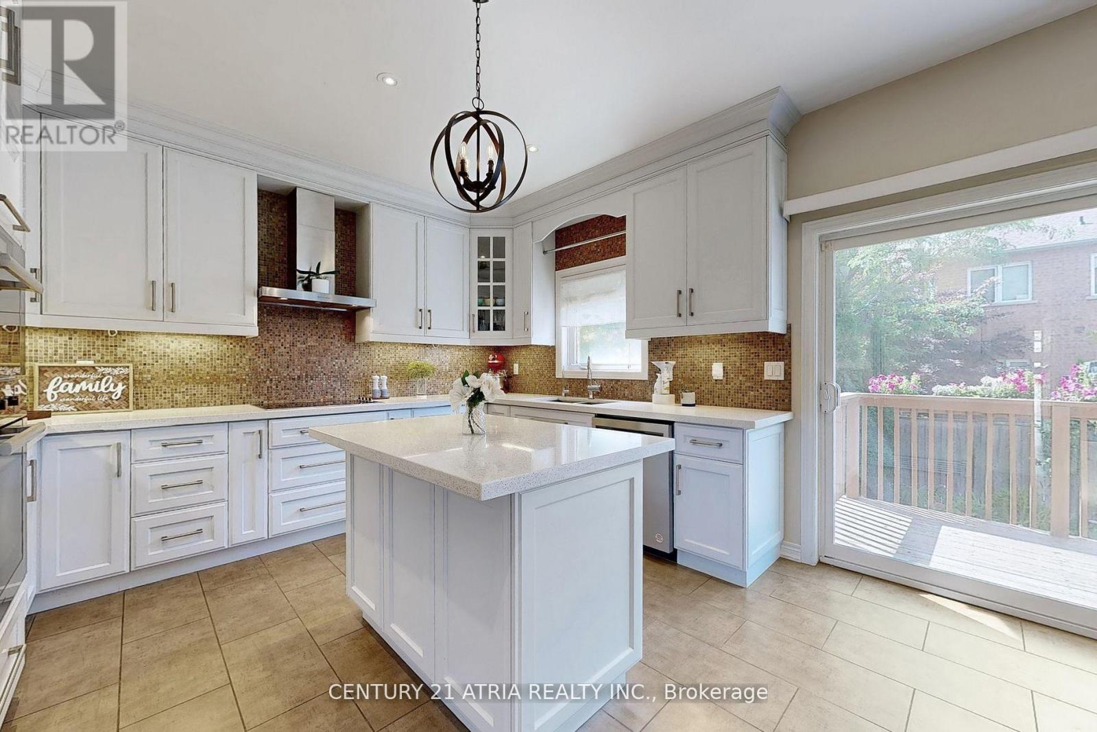 24 Gannett Drive, Richmond Hill, Ontario  L4E 0E9 - Photo 8 - N12451999