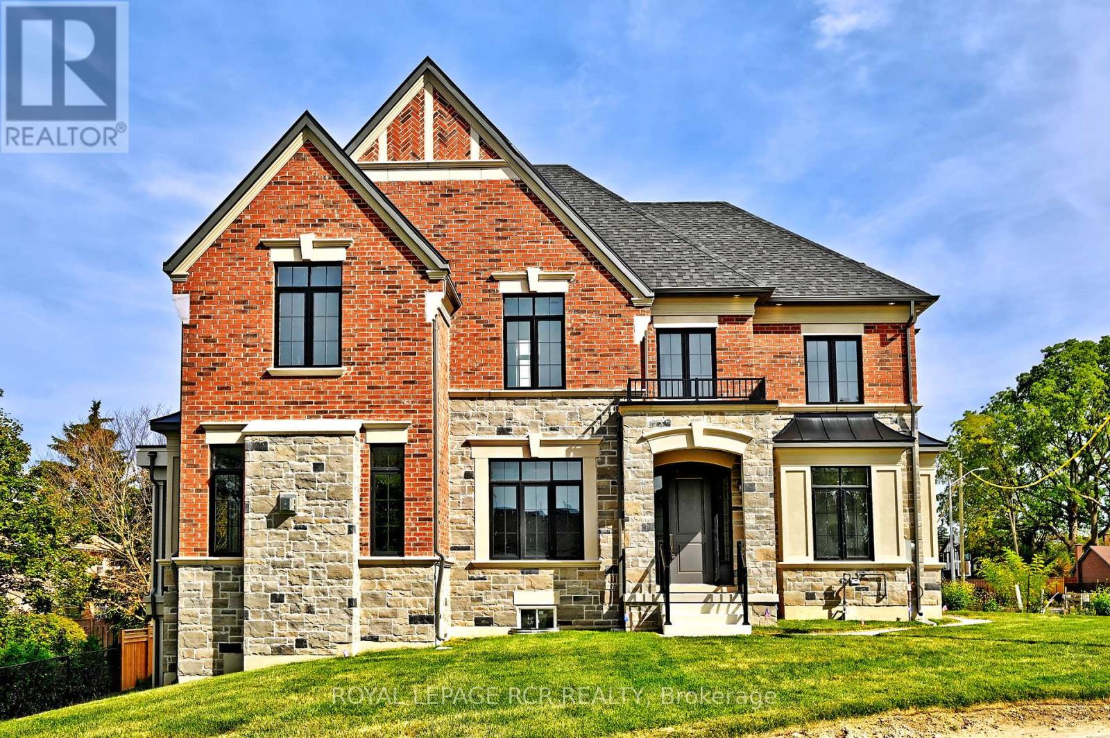 10 WILLIAM HEATH COURT, Aurora, Ontario