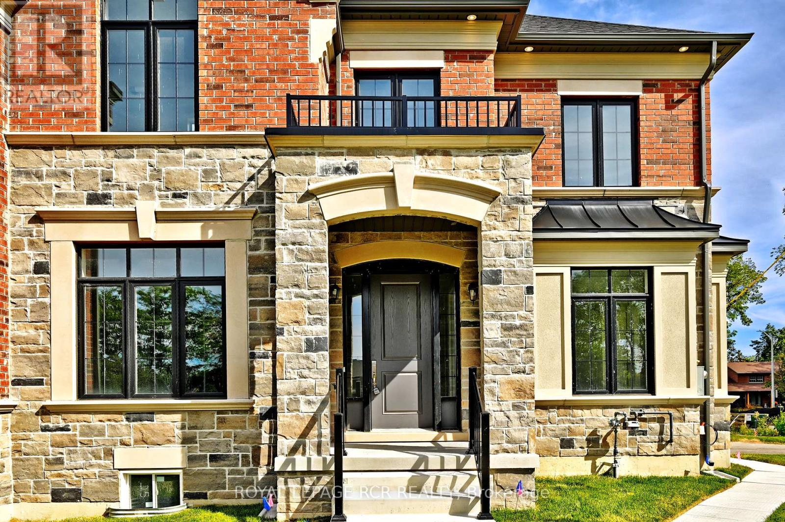 10 William Heath Court, Aurora (Aurora Highlands), Ontario  L4G 3V4 - Photo 3 - N12452019