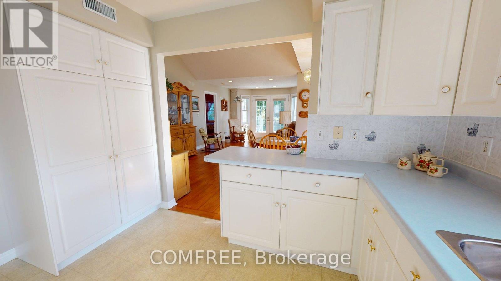 12 - 12 Pond View Drive, Wellesley, Ontario  N0B 2T0 - Photo 5 - X12452111