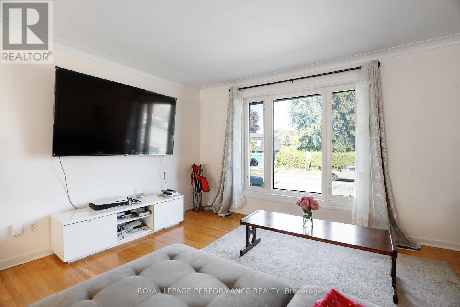 142 Meadowlands Drive W, Ottawa, Ontario  K2G 2S4 - Photo 10 - X12452125