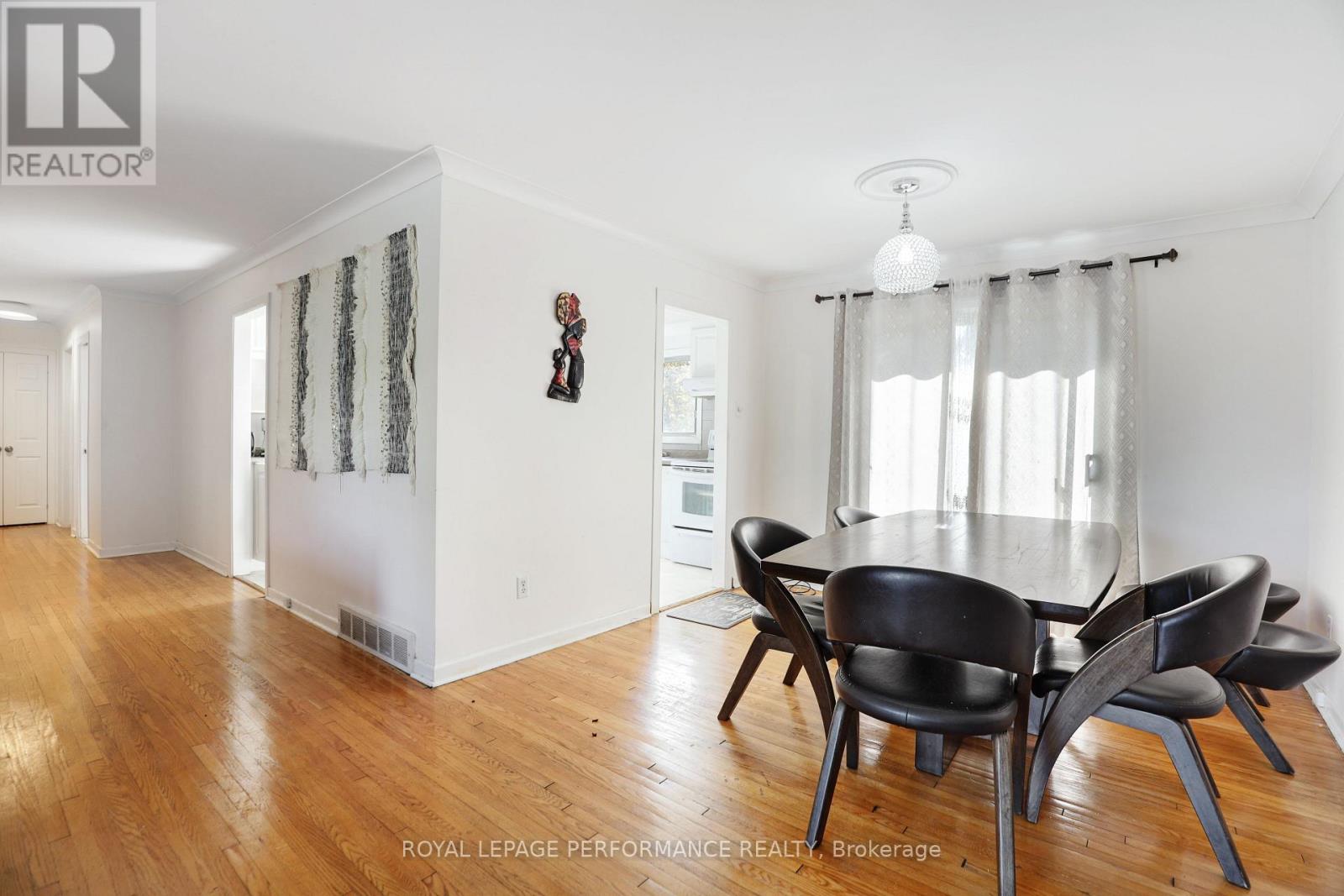 142 Meadowlands Drive W, Ottawa, Ontario  K2G 2S4 - Photo 11 - X12452125