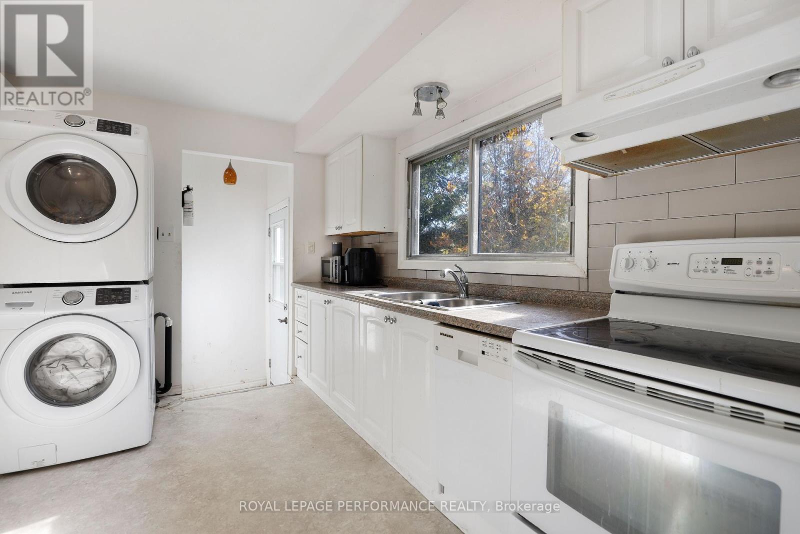 142 Meadowlands Drive W, Ottawa, Ontario  K2G 2S4 - Photo 16 - X12452125
