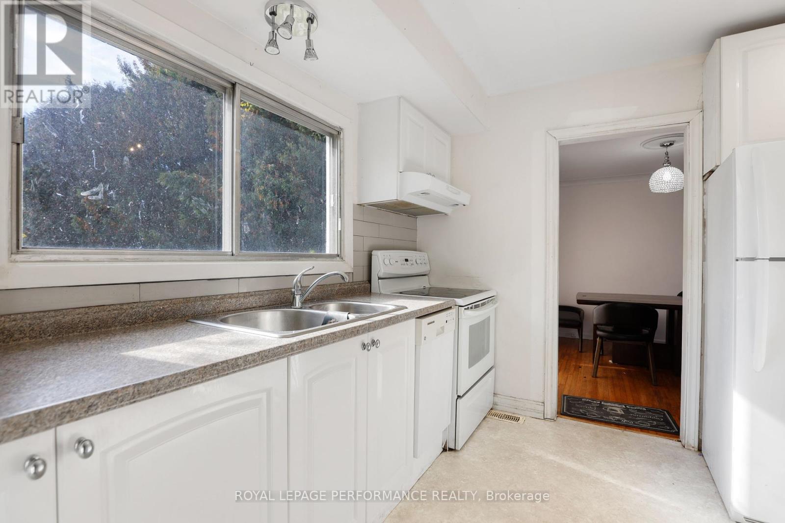 142 Meadowlands Drive W, Ottawa, Ontario  K2G 2S4 - Photo 18 - X12452125