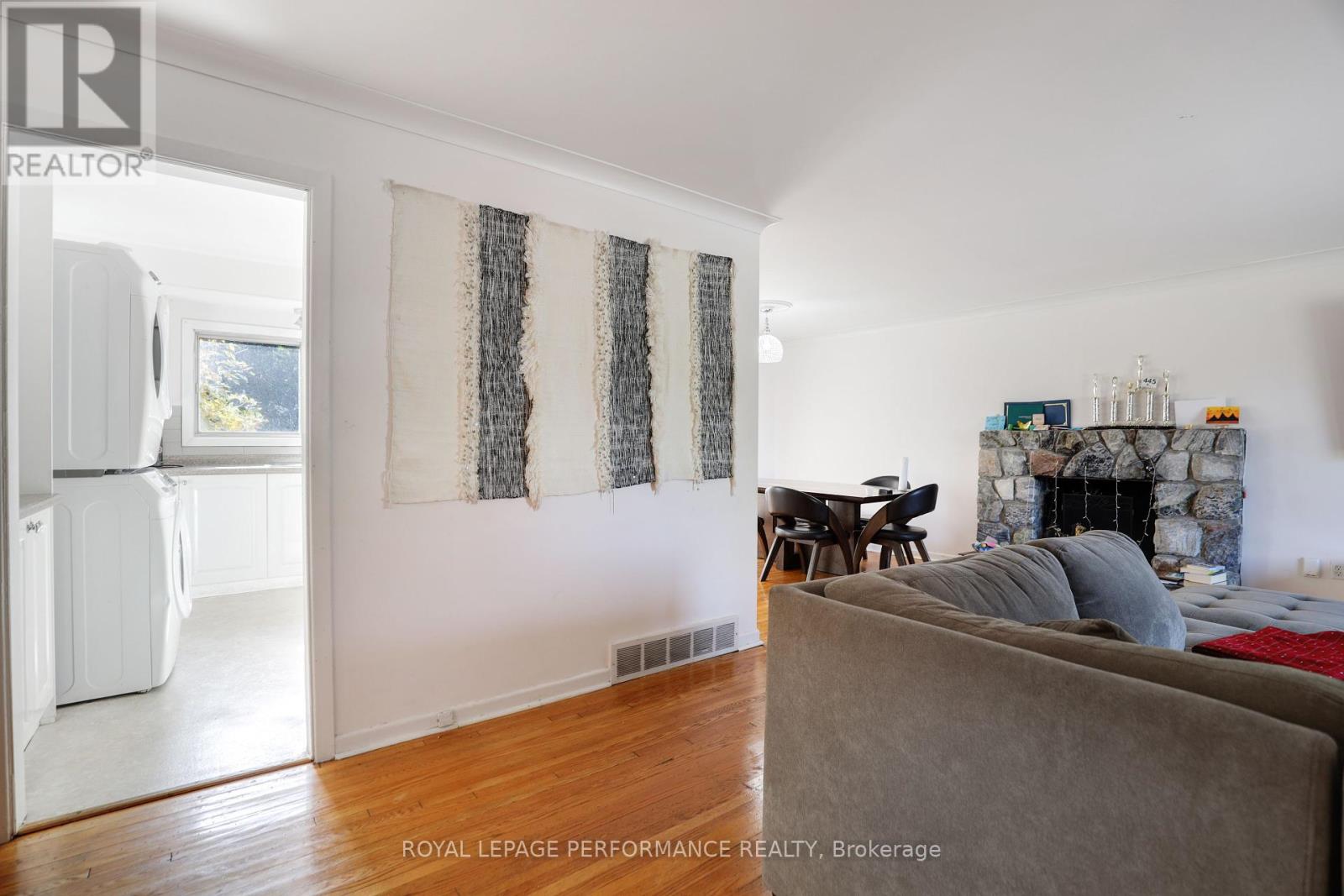142 Meadowlands Drive W, Ottawa, Ontario  K2G 2S4 - Photo 5 - X12452125