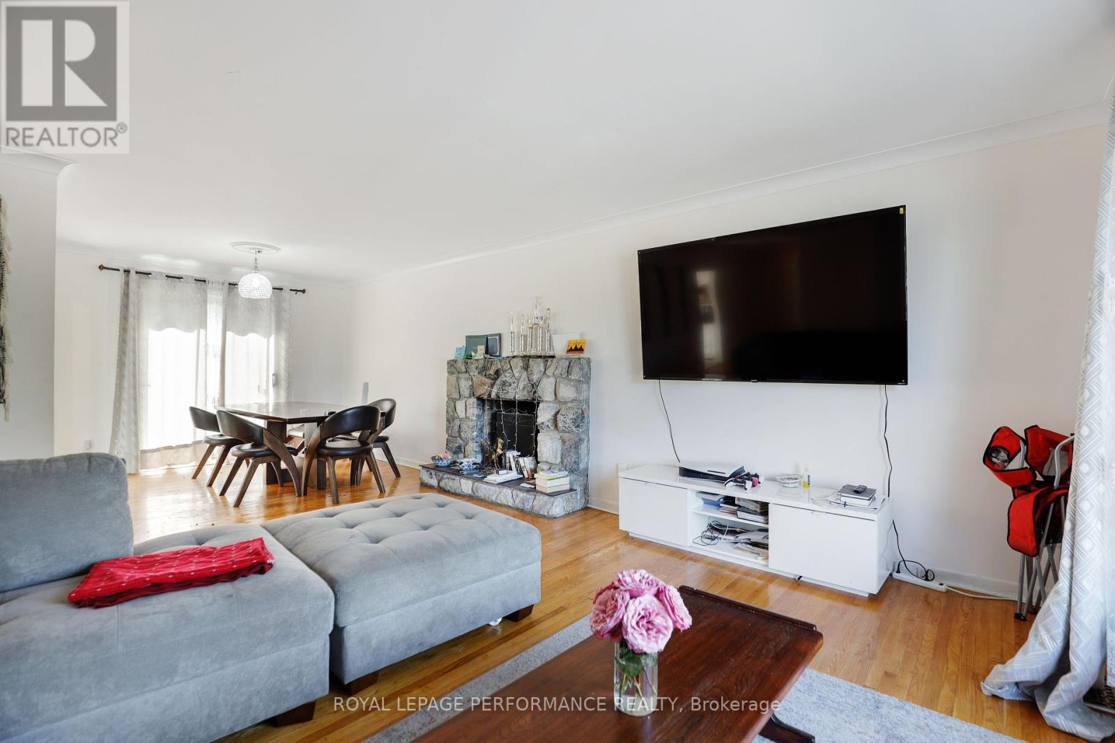 142 Meadowlands Drive W, Ottawa, Ontario  K2G 2S4 - Photo 6 - X12452125