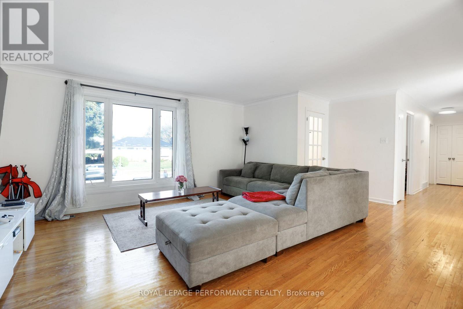 142 Meadowlands Drive W, Ottawa, Ontario  K2G 2S4 - Photo 8 - X12452125